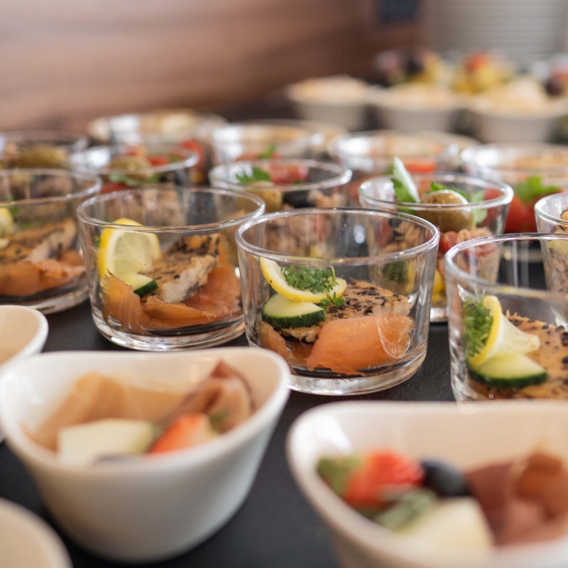 Kleine Snacks in Gläsern